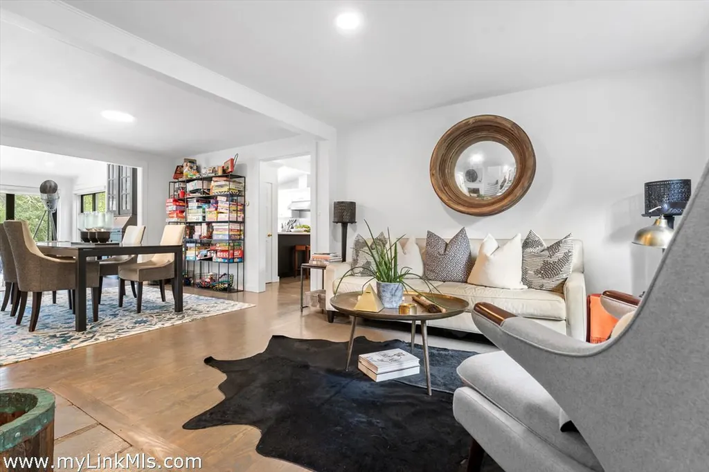 49 Oak Lane West Tisbury MA 02575