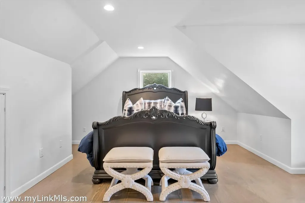 49 Oak Lane West Tisbury MA 02575