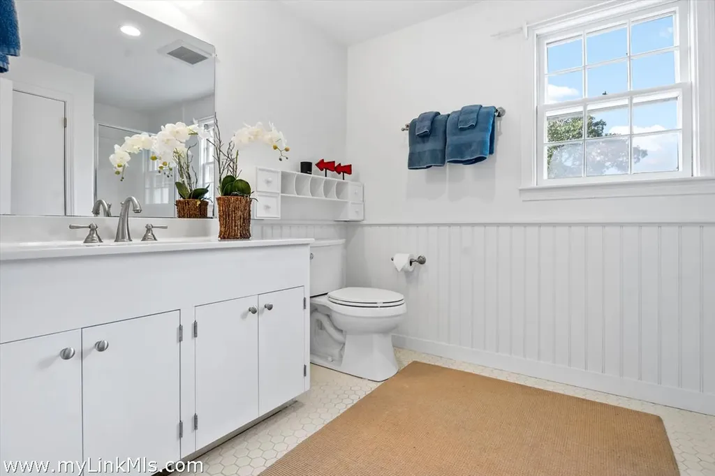 49 Oak Lane West Tisbury MA 02575