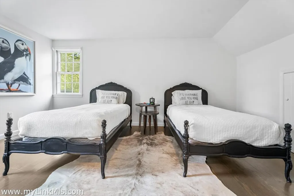 49 Oak Lane West Tisbury MA 02575