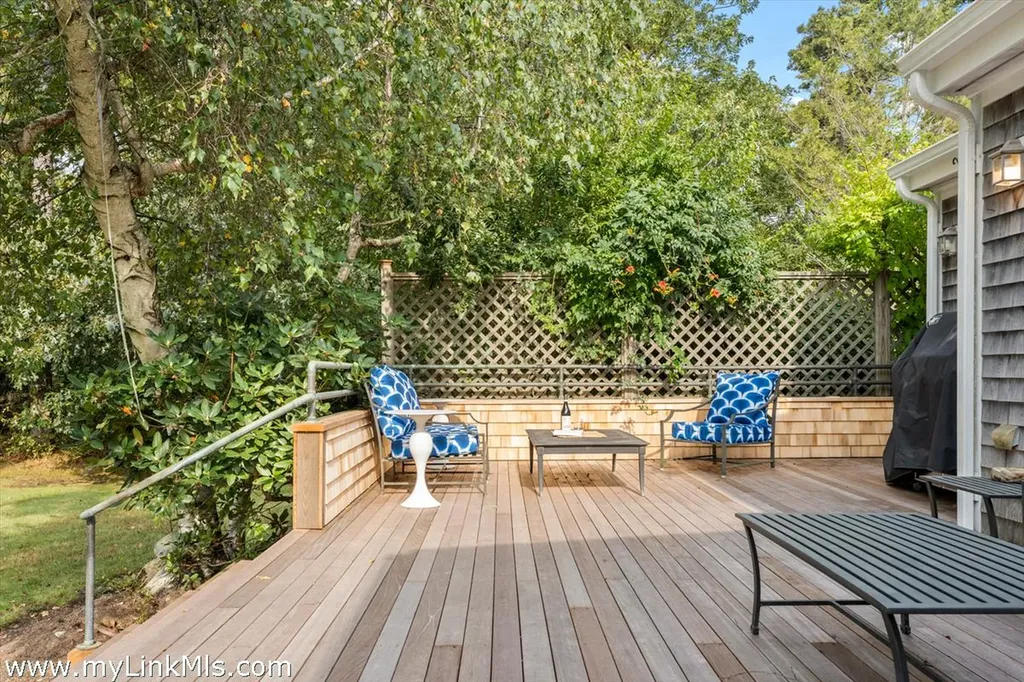 49 Oak Lane West Tisbury MA 02575