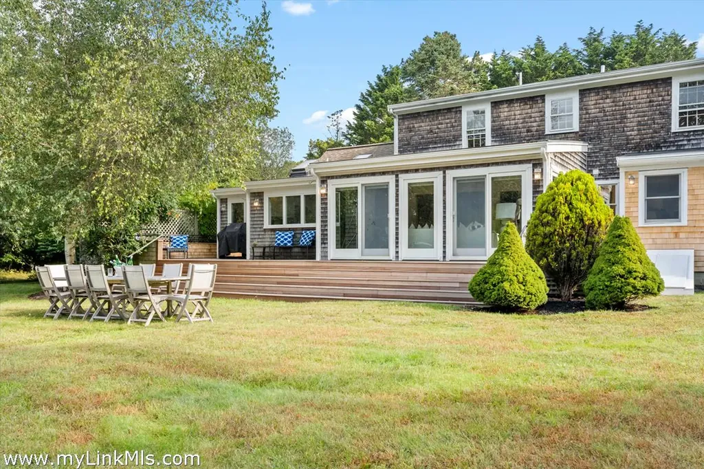 49 Oak Lane West Tisbury MA 02575