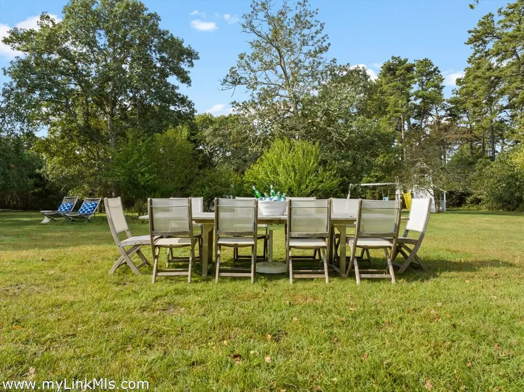 49 Oak Lane West Tisbury MA 02575