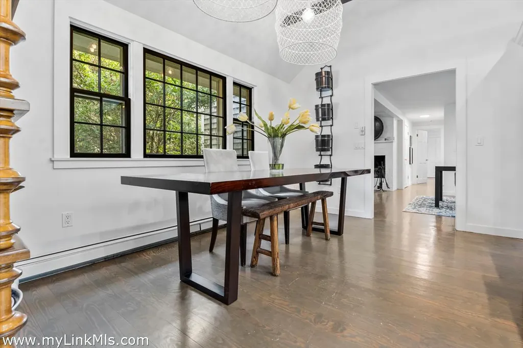 49 Oak Lane West Tisbury MA 02575