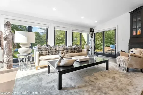 49 Oak Lane West Tisbury MA 02575