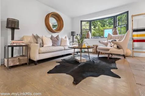 49 Oak Lane West Tisbury MA 02575