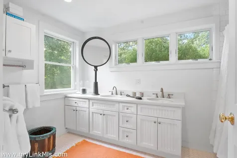 49 Oak Lane West Tisbury MA 02575