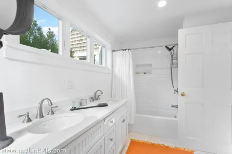 49 Oak Lane West Tisbury MA 02575