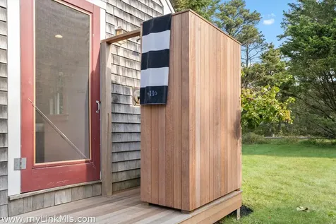 49 Oak Lane West Tisbury MA 02575