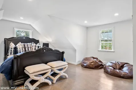 49 Oak Lane West Tisbury MA 02575