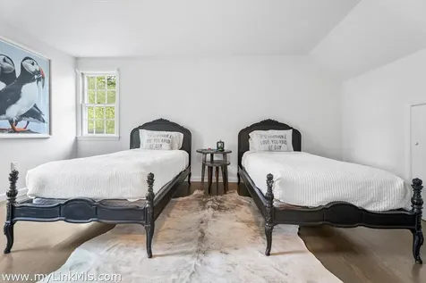 49 Oak Lane West Tisbury MA 02575