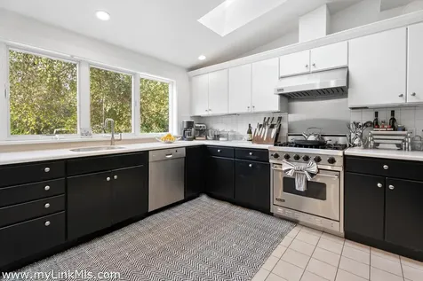 49 Oak Lane West Tisbury MA 02575