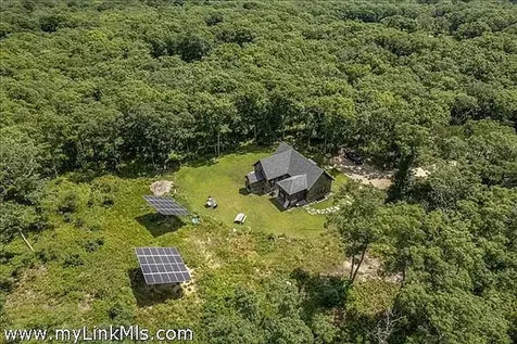16 Red Coat Hill Road West Tisbury MA 02575