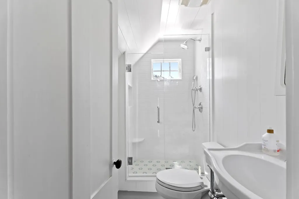 6 Brewster Avenue Oak Bluffs MA 02557