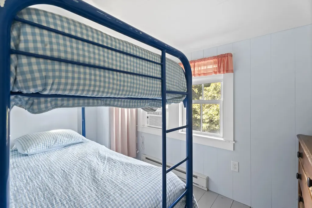 6 Brewster Avenue Oak Bluffs MA 02557