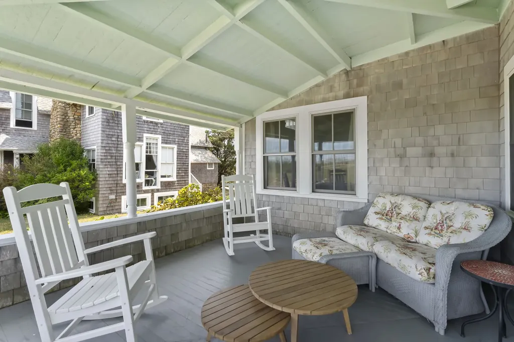 6 Brewster Avenue Oak Bluffs MA 02557