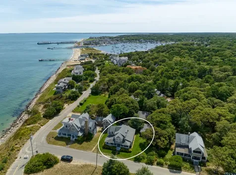 6 Brewster Avenue Oak Bluffs MA 02557