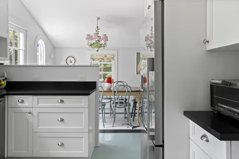 6 Brewster Avenue Oak Bluffs MA 02557