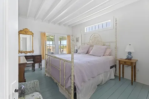 6 Brewster Avenue Oak Bluffs MA 02557