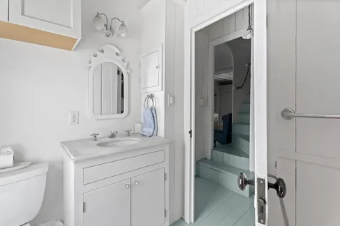 6 Brewster Avenue Oak Bluffs MA 02557