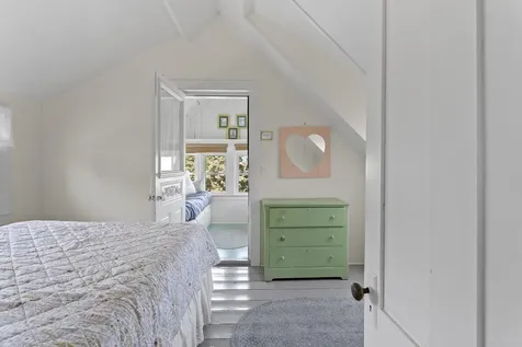 6 Brewster Avenue Oak Bluffs MA 02557