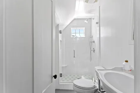 6 Brewster Avenue Oak Bluffs MA 02557