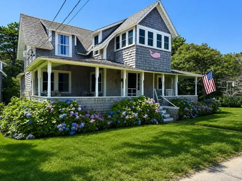 6 Brewster Avenue Oak Bluffs MA 02557