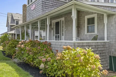 6 Brewster Avenue Oak Bluffs MA 02557