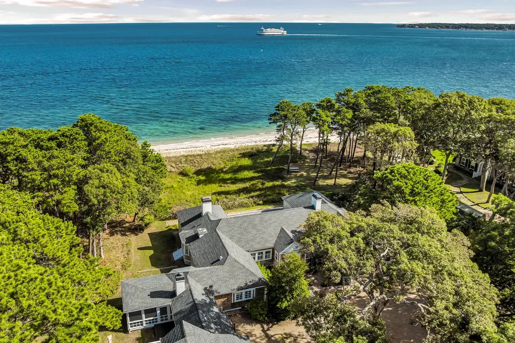 825 Main Street Vineyard Haven MA 02568