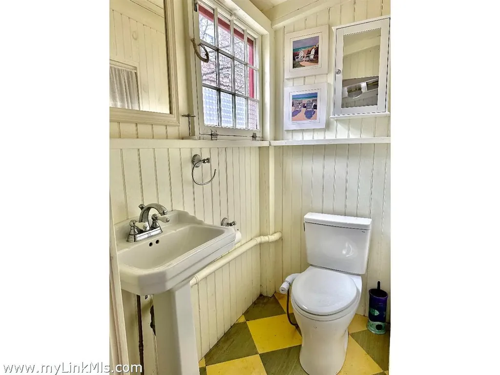 1 Cottage Park Oak Bluffs MA 02557