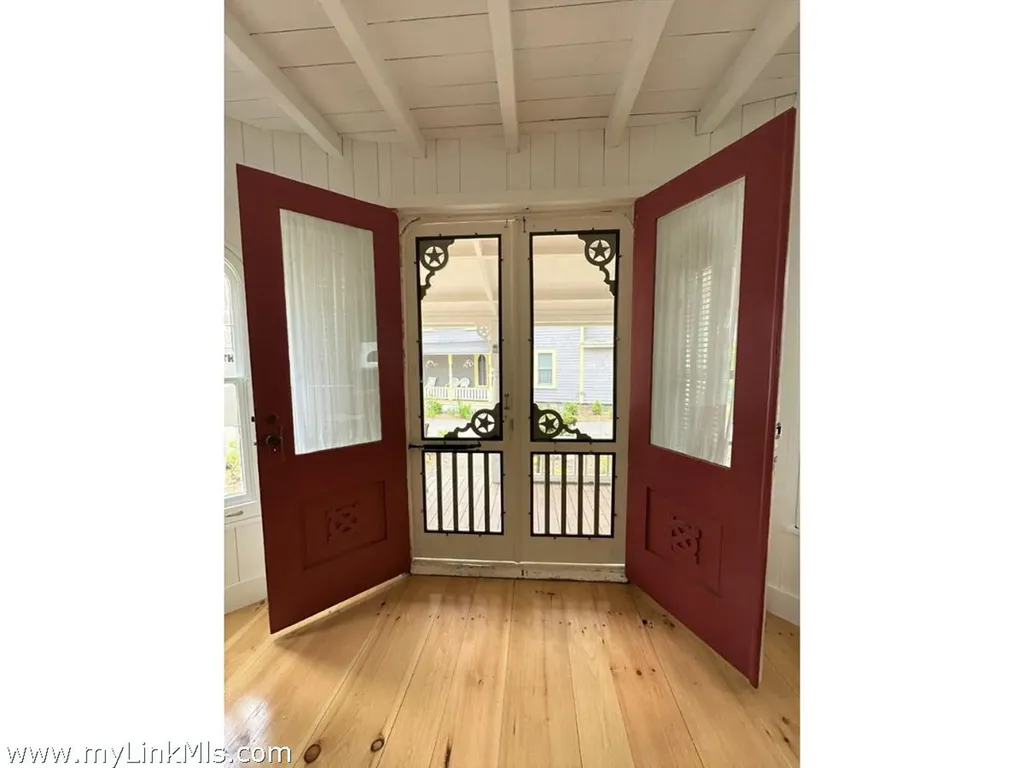 1 Cottage Park Oak Bluffs MA 02557