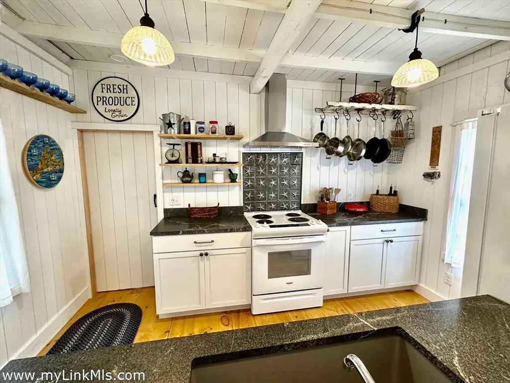 1 Cottage Park Oak Bluffs MA 02557