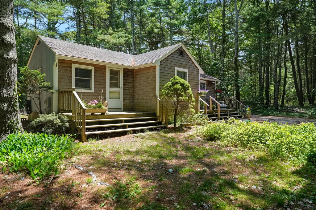 21 Clay Pit Road Edgartown MA 02539