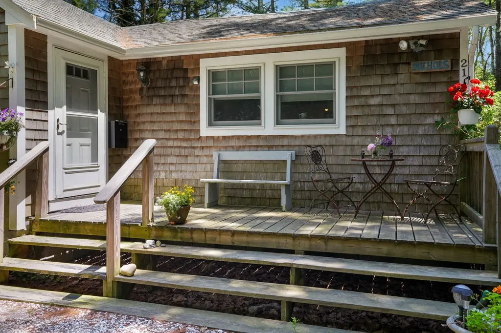 21 Clay Pit Road Edgartown MA 02539