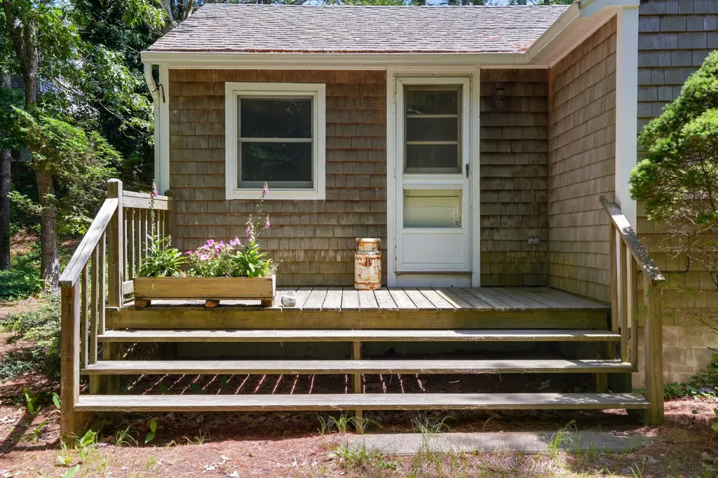 21 Clay Pit Road Edgartown MA 02539