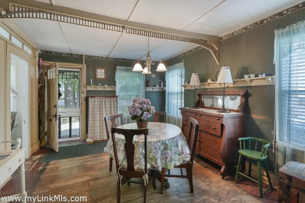 50 Canonicus Avenue Oak Bluffs MA 02557