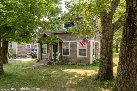 50 Canonicus Avenue Oak Bluffs MA 02557