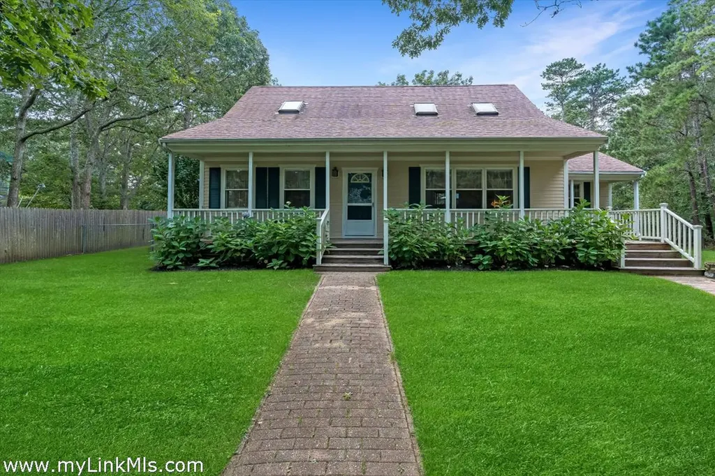 2 Farm Path Oak Bluffs MA 02557