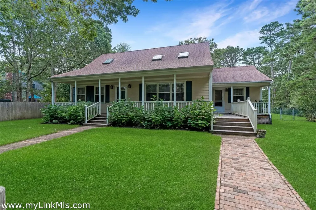 2 Farm Path Oak Bluffs MA 02557