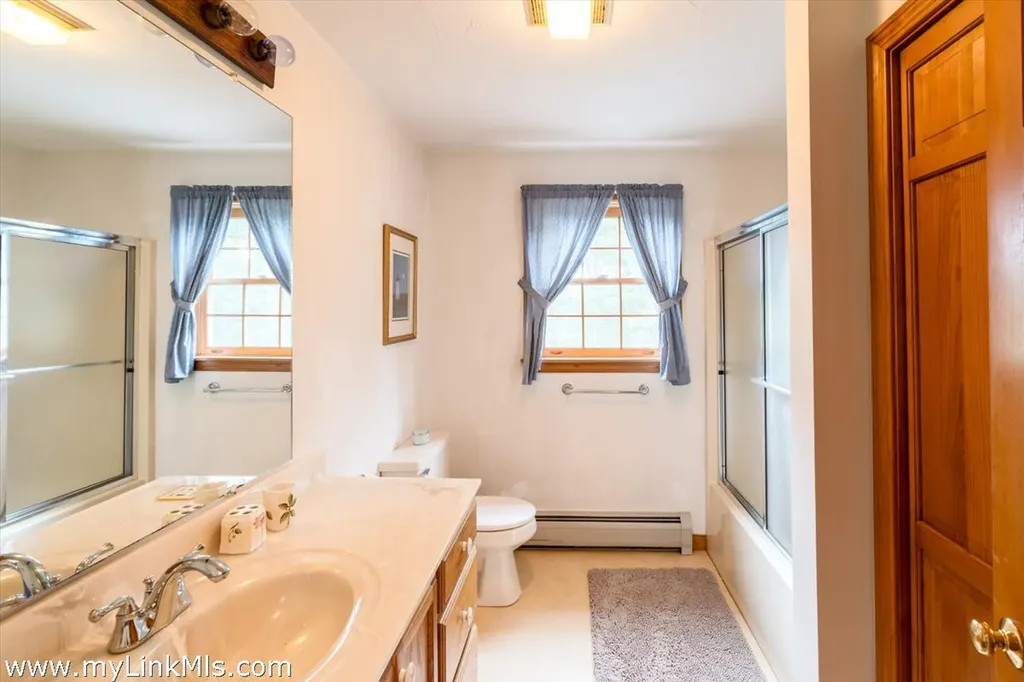 2 Farm Path Oak Bluffs MA 02557