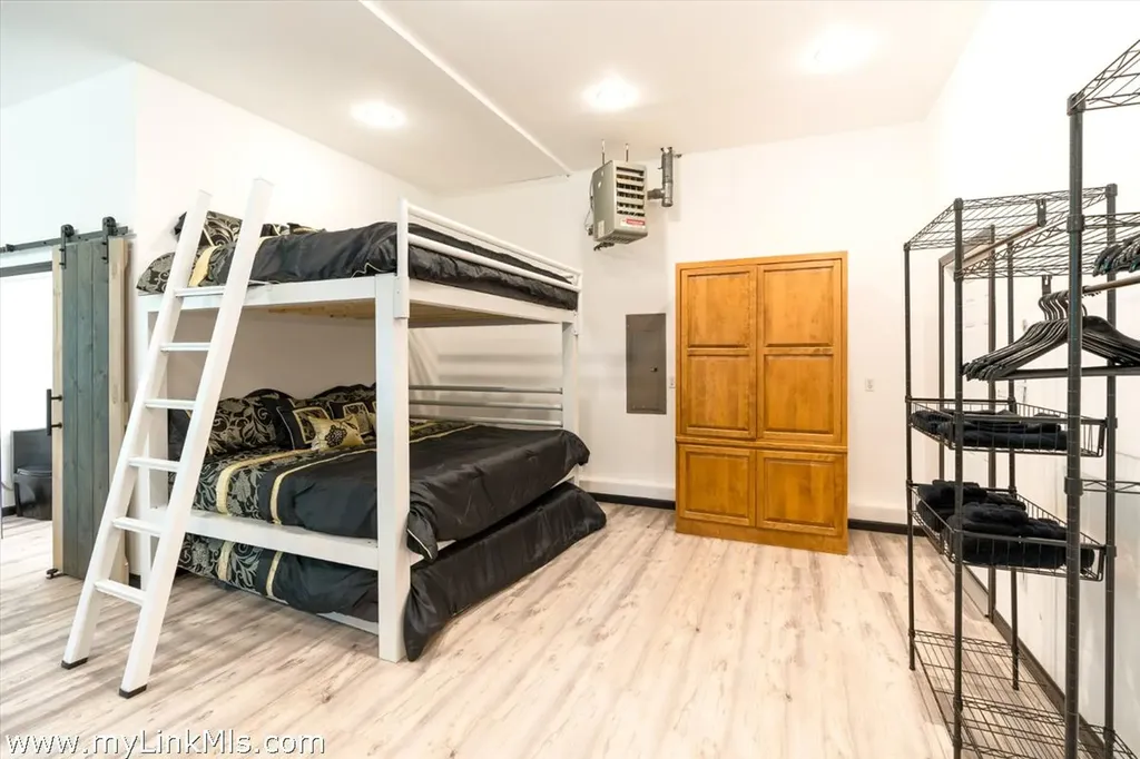 2 Farm Path Oak Bluffs MA 02557