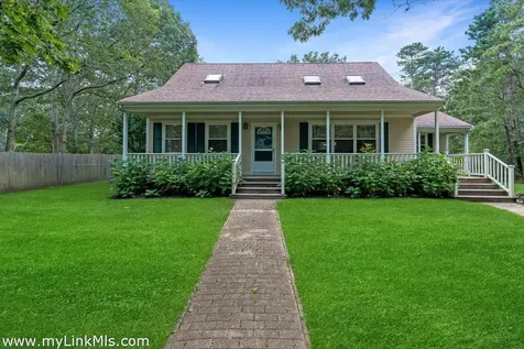 2 Farm Path Oak Bluffs MA 02557