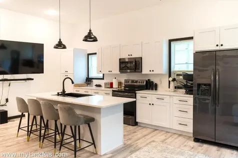 2 Farm Path Oak Bluffs MA 02557