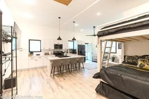 2 Farm Path Oak Bluffs MA 02557