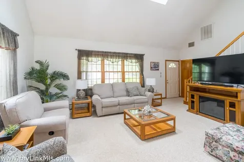 2 Farm Path Oak Bluffs MA 02557