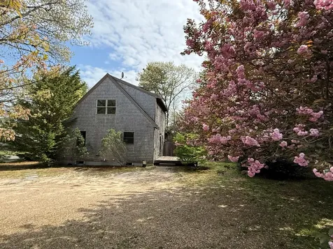 249 County Road Oak Bluffs MA 02557