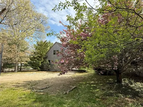 249 County Road Oak Bluffs MA 02557