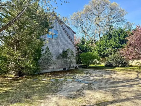249 County Road Oak Bluffs MA 02557