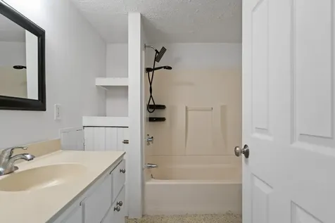 130 Wing Road Oak Bluffs MA 02557