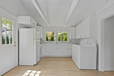 130 Wing Road Oak Bluffs MA 02557